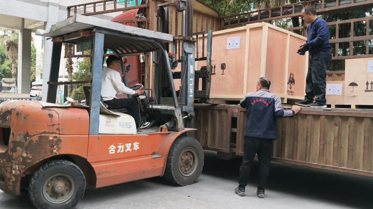 铝箔LEYU.COM装车发货